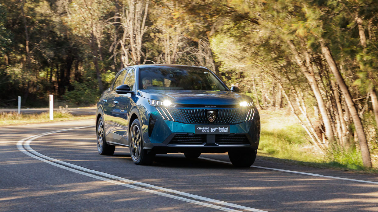 Peugeot 3008 GT Premium Hybrid 2025 driving 15