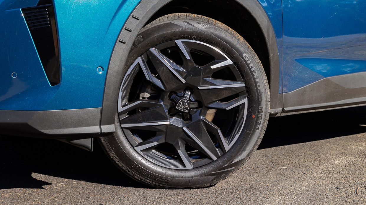 Peugeot 3008 GT Premium Hybrid 2025 wheel