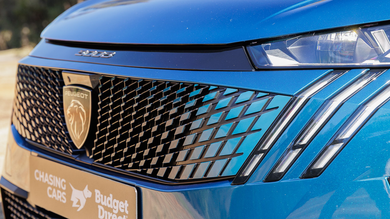 Peugeot 3008 GT Premium Hybrid 2025 grille