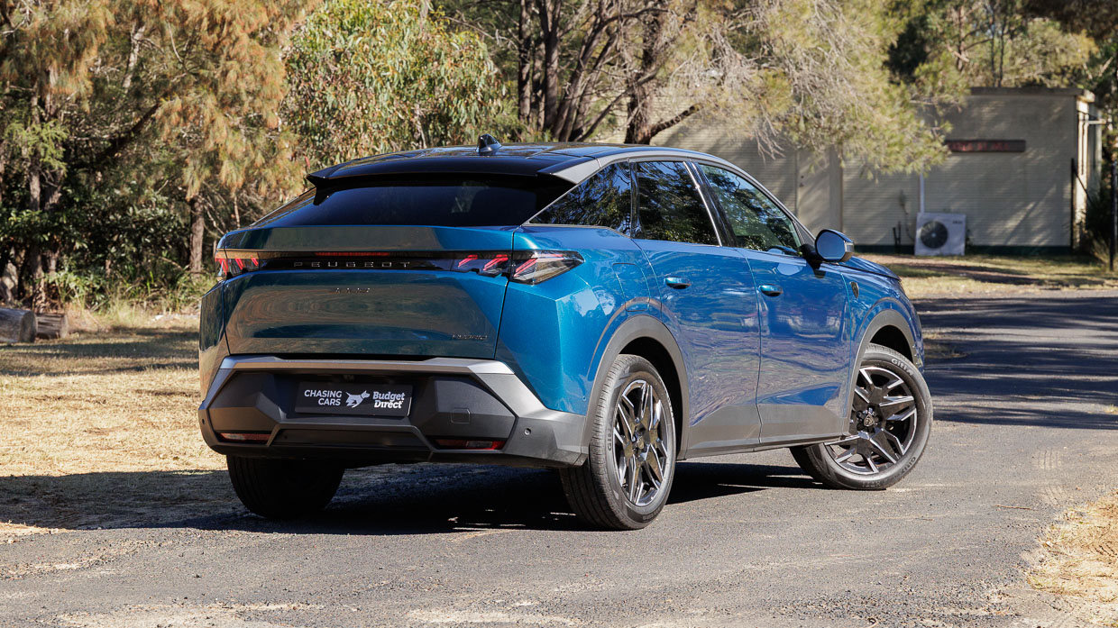 Peugeot 3008 GT Premium Hybrid 2025 rear 3/4