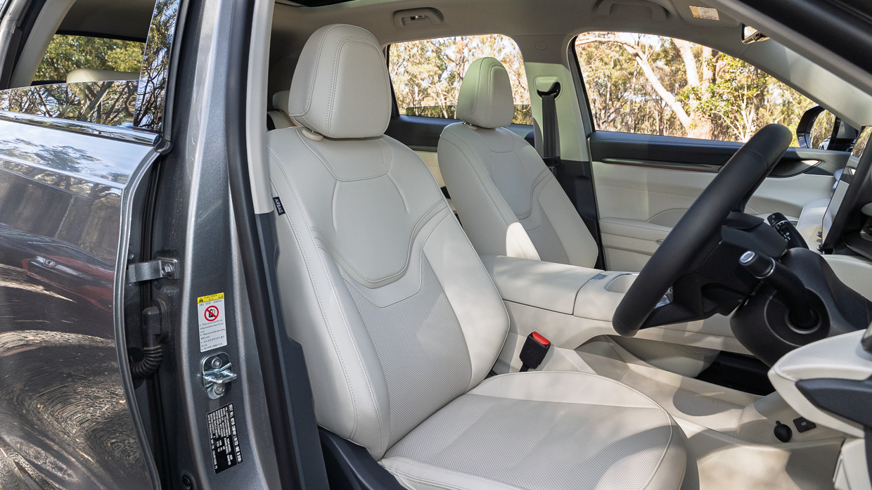 Haval H6 HEV 2025 interior front seat