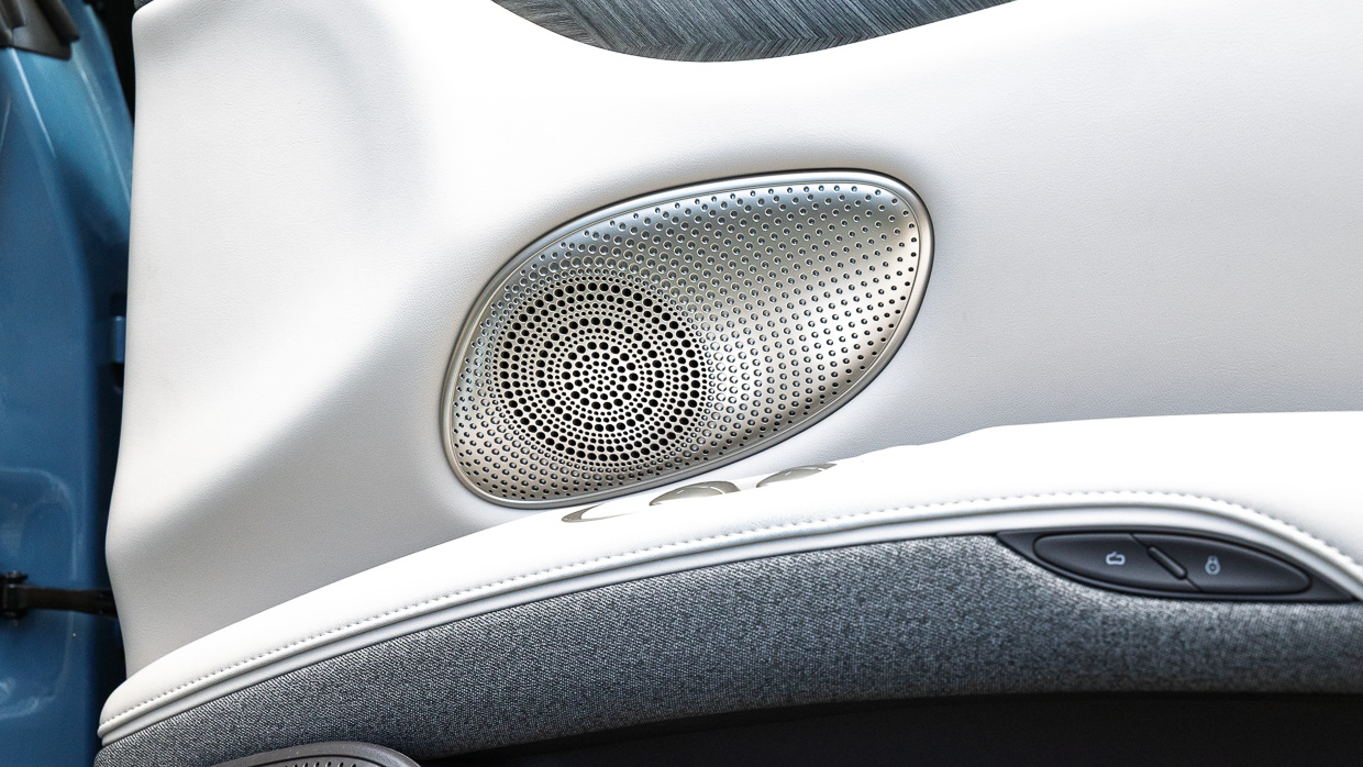 IM6 2025 interior stereo