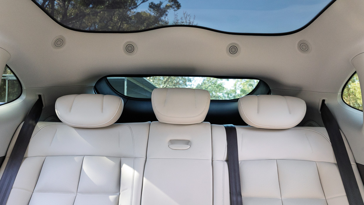 IM6 2025 interior back seat