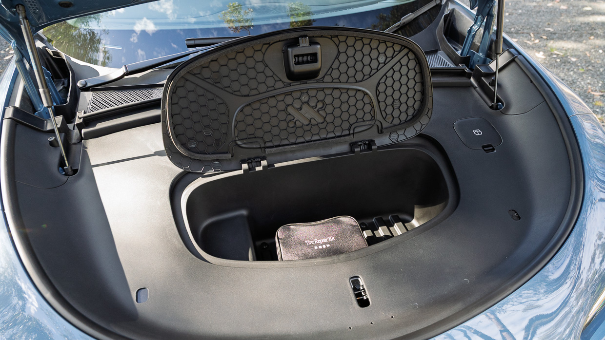 IM6 2025 interior frunk