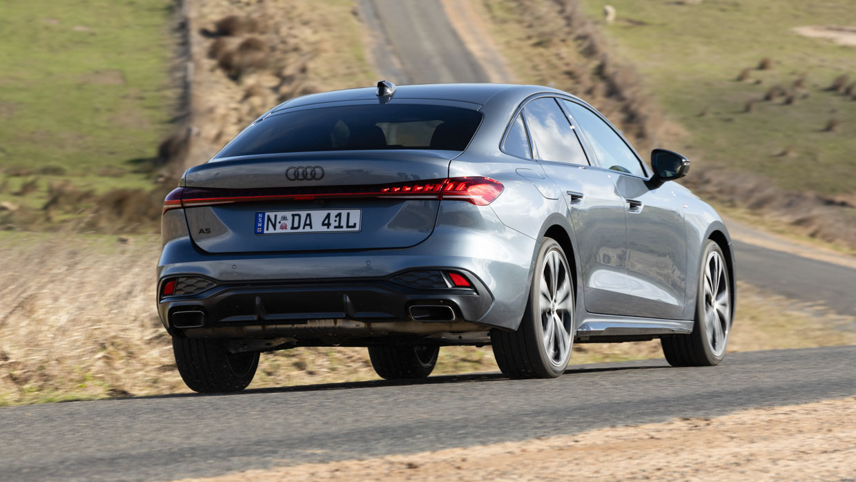 Audi A5 TFSI 2025 driving 4