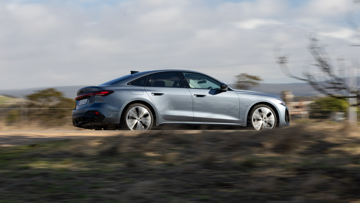 Audi A5 TFSI 2025 driving 6