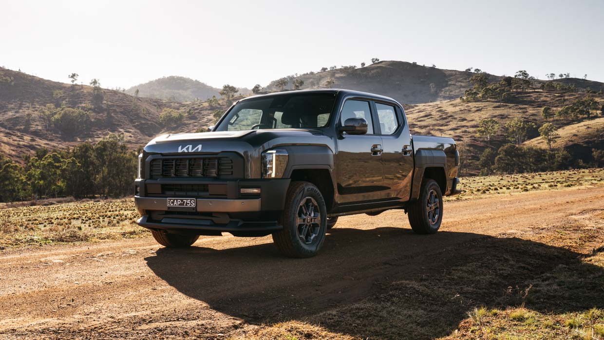 Kia Tasman SX 2025 front 3/4