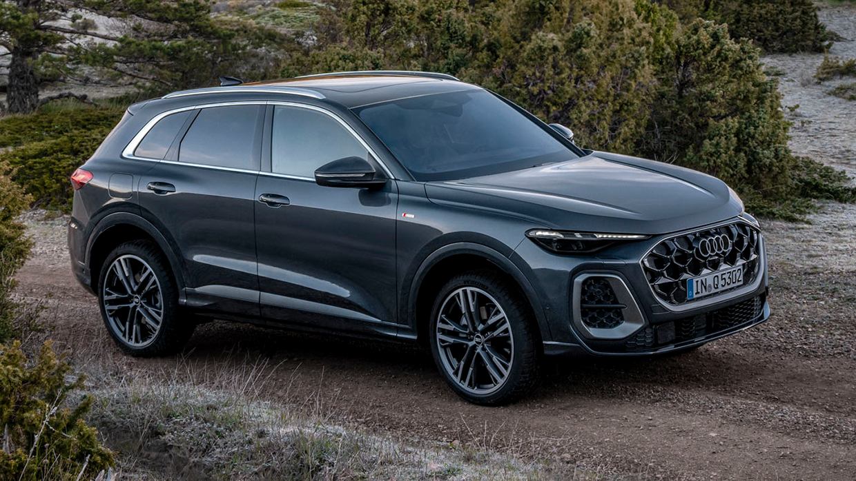 2025 Audi SQ5 front 3 4 alt