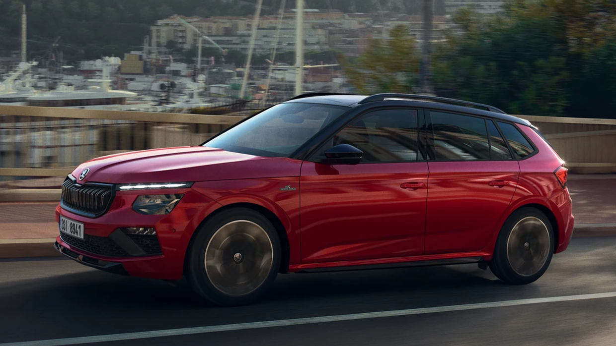 2025 Skoda Kamiq side driving