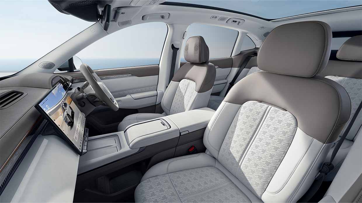 2025 Zeekr 7X front seats