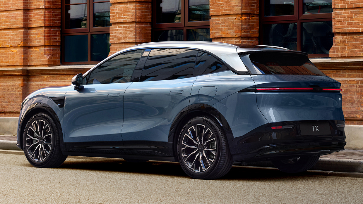 2025 Zeekr 7X rear 3 4