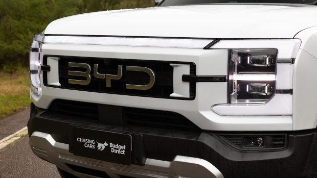 BYD Shark 6 Premium 2026 front 3/4 3