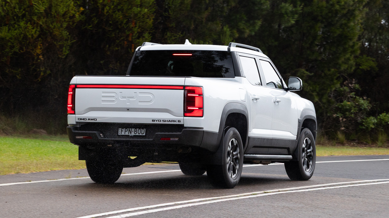 BYD Shark 6 Premium 2025 driving 7