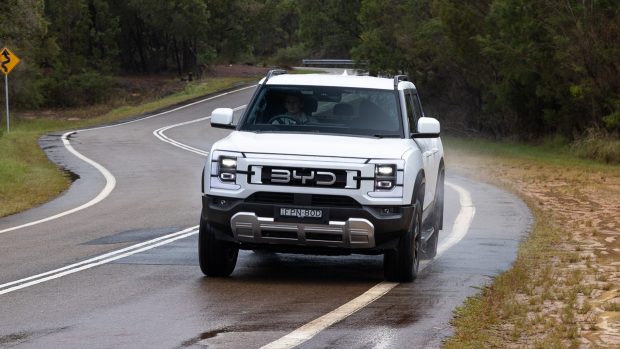 BYD Shark 6 Premium 2025 driving 28