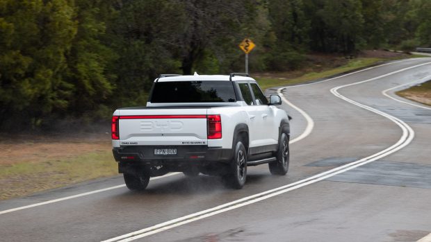 BYD Shark 6 Premium 2025 driving 31