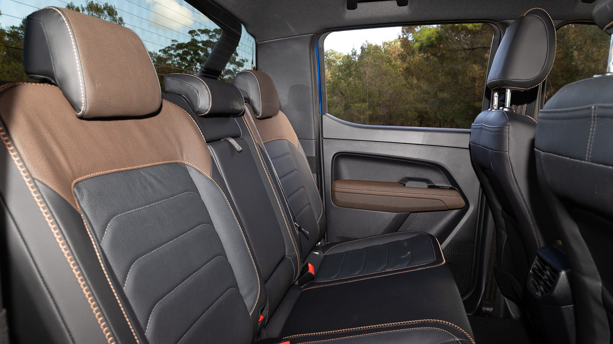 Volkswagen Amarok PanAmericana 2024 interior seats 3