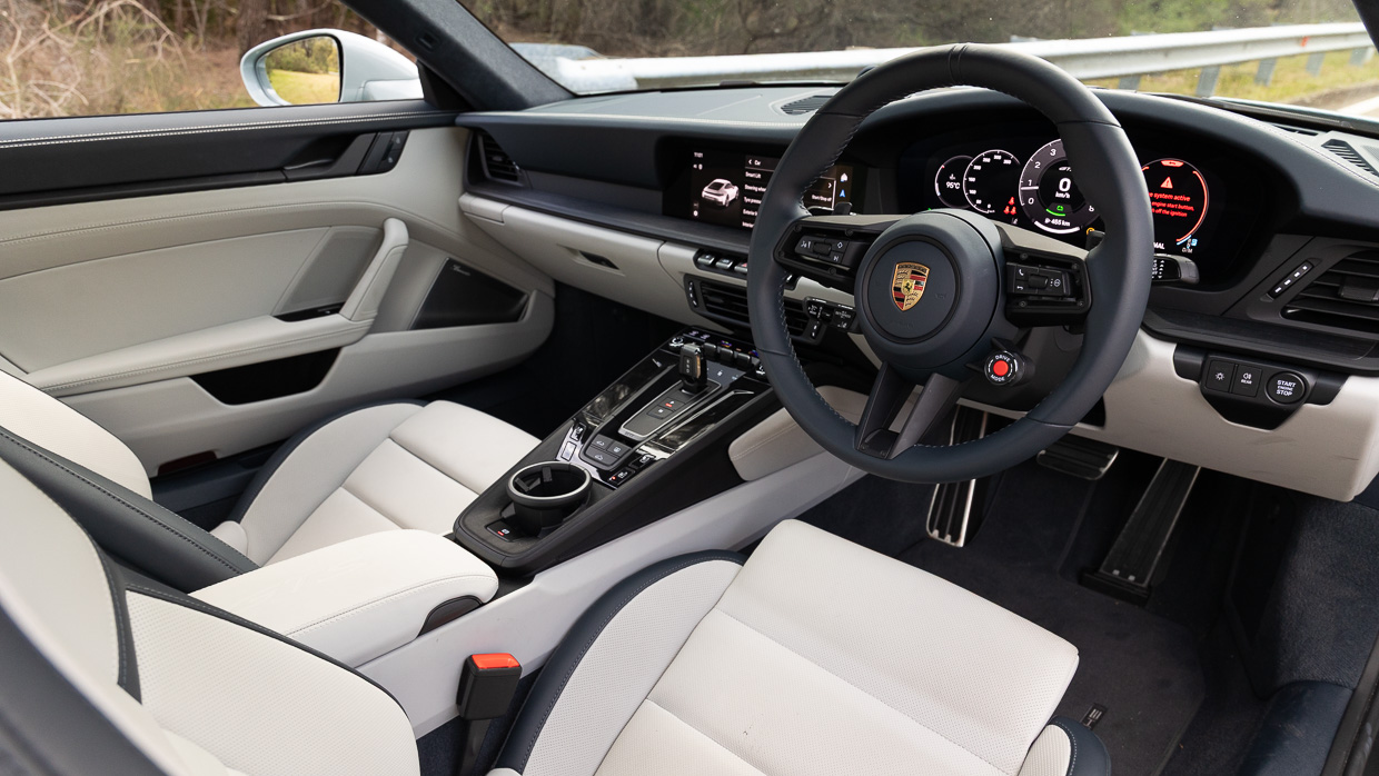 Porsche 911 GTS T 2025 interior