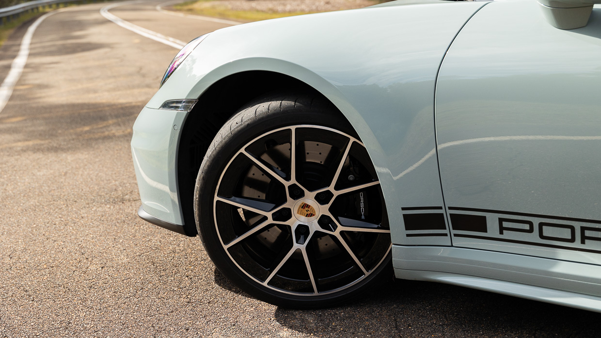 Porsche 911 GTS T 2025 front wheel