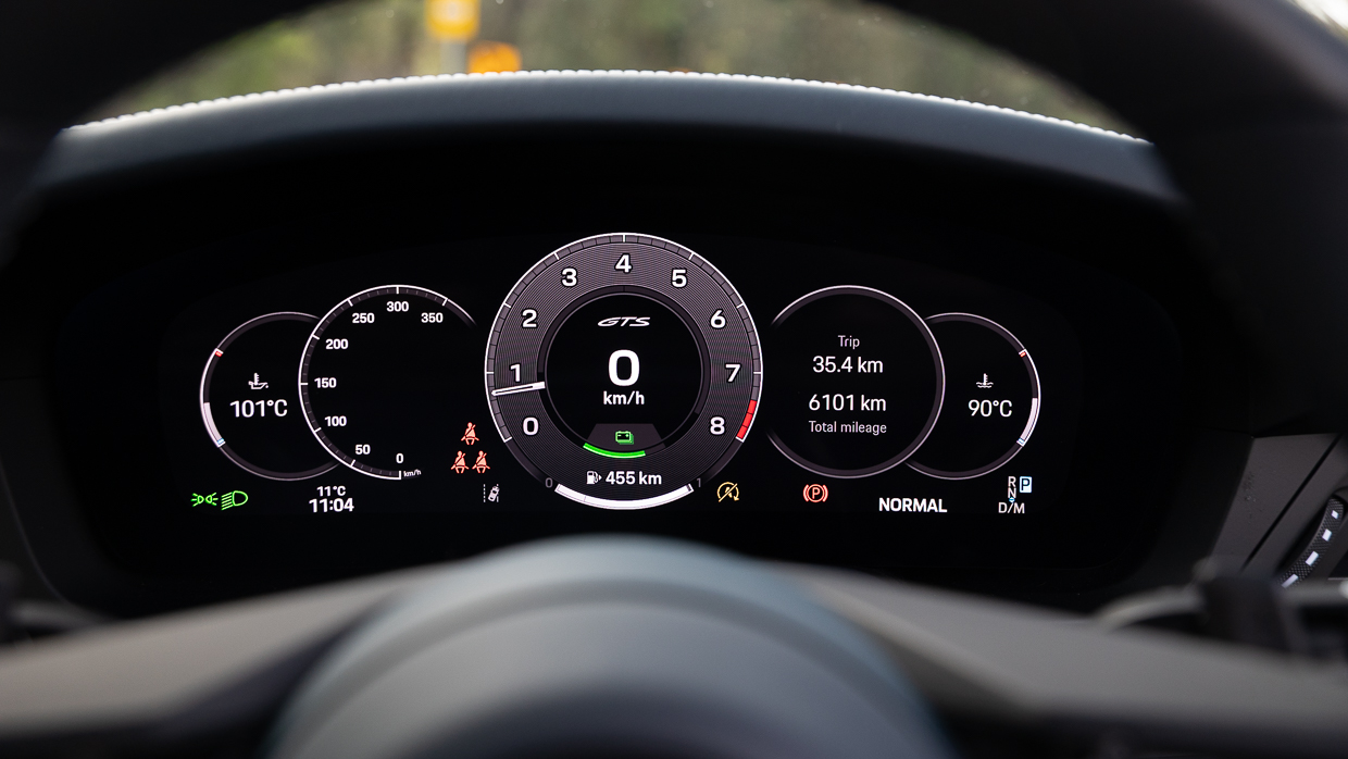Porsche 911 GTS T 2025 interior screen