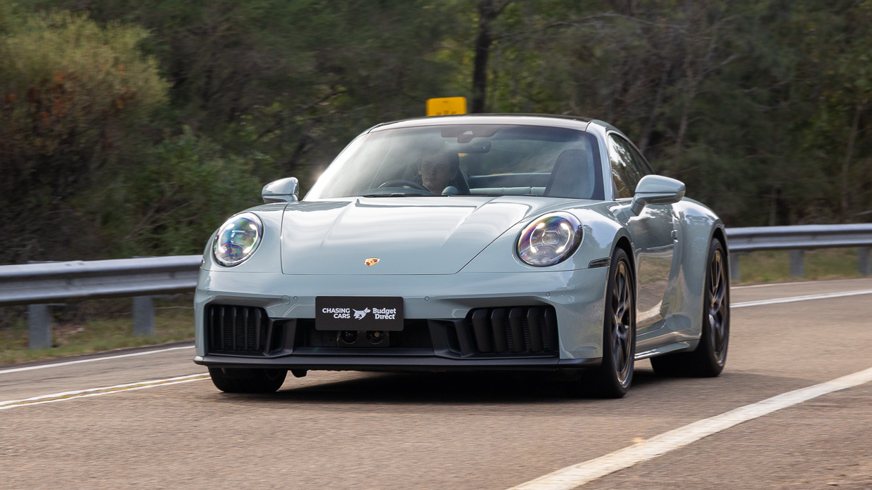 Porsche 911 GTS T 2025 driving