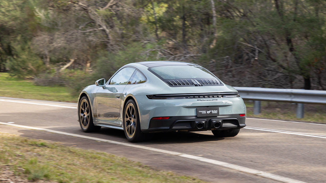 Porsche 911 GTS T 2025 driving