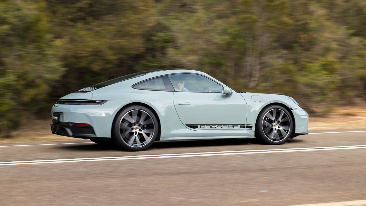 Porsche 911 GTS T 2025 driving