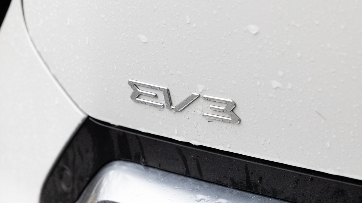 Kia EV3 Earth LT 2025 badge