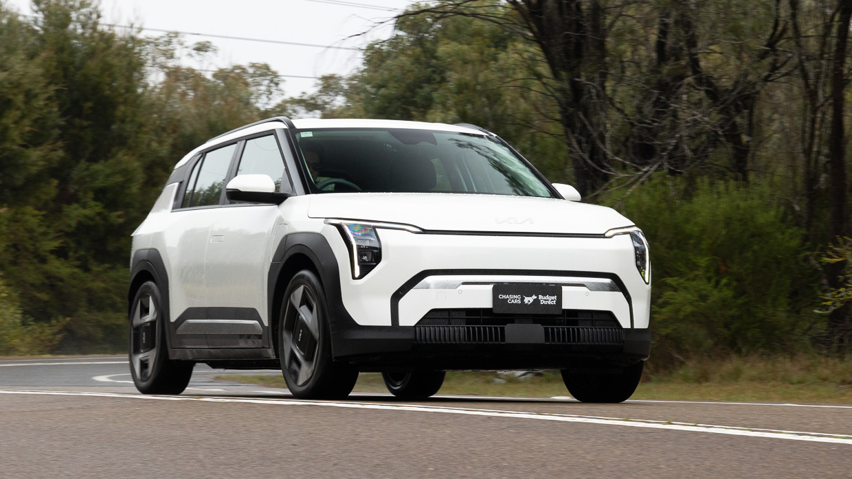 Kia EV3 Earth LT 2025 driving