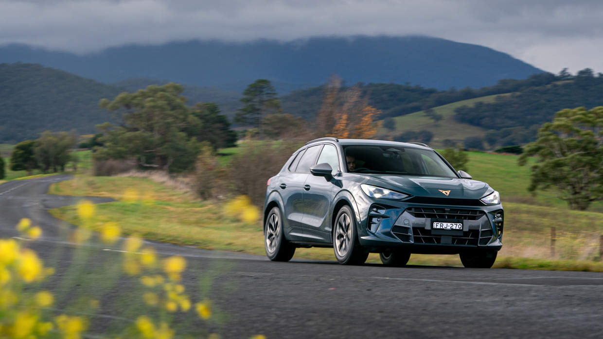 Cupra Terramar S 2025 driving 5