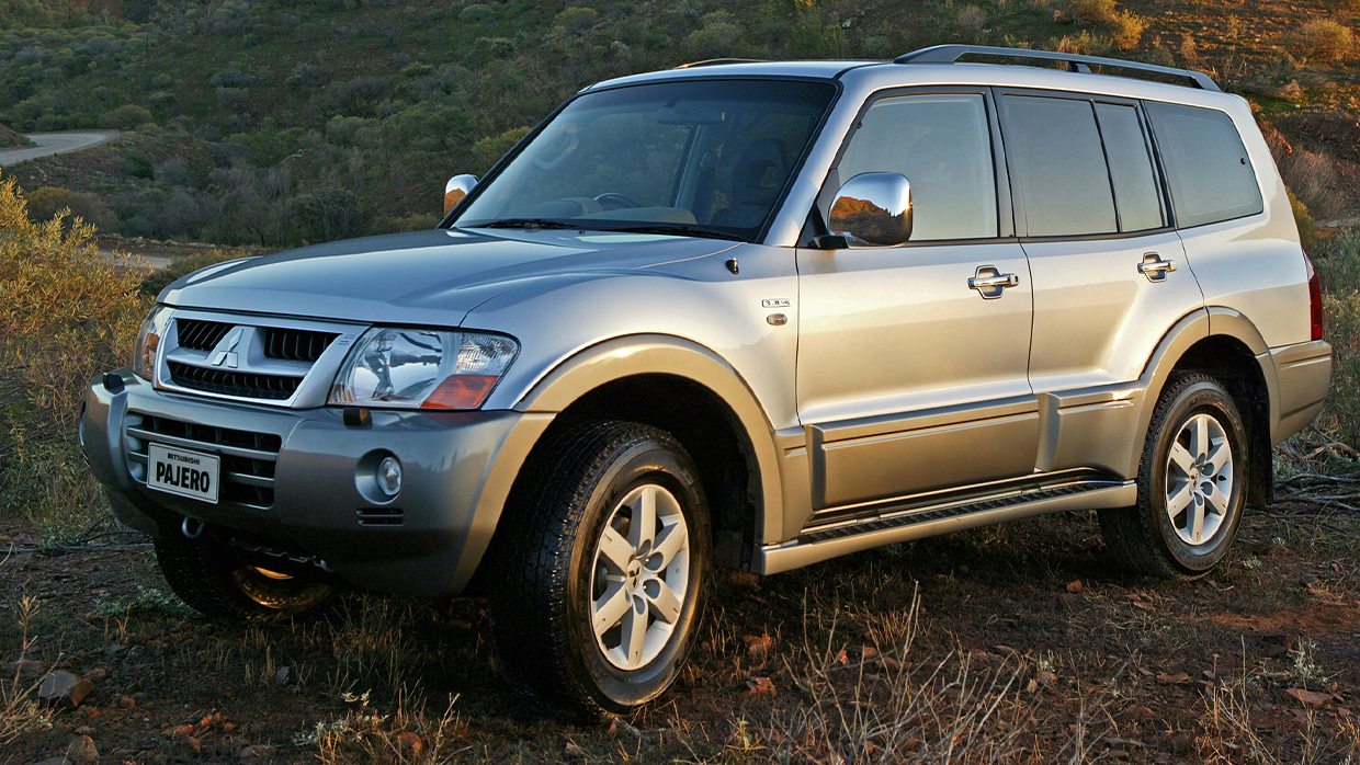 previous generation Mitsubishi Pajero front 3 4 alt