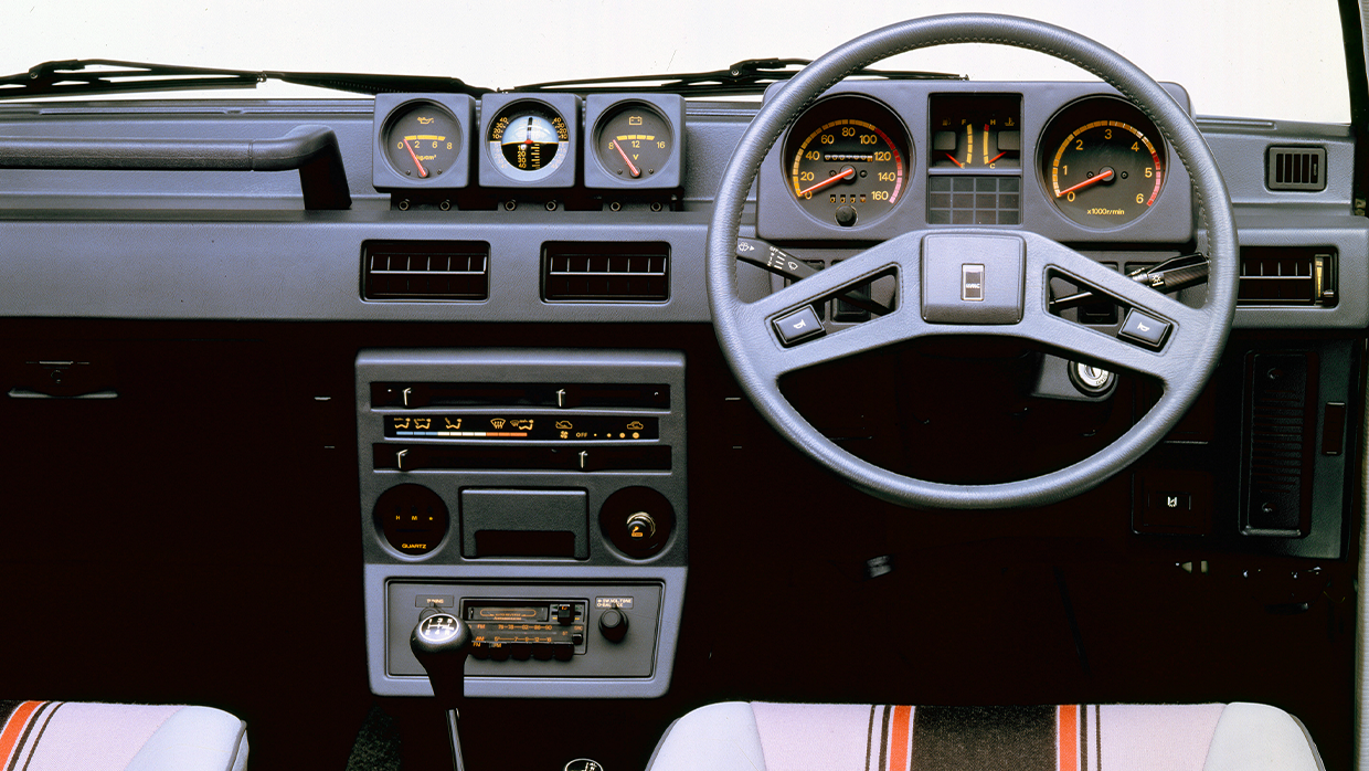 previous generation Mitsubishi Pajero interior 2
