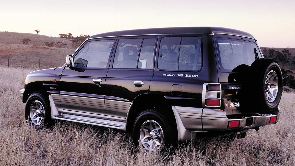 previous generation Mitsubishi Pajero rear 3 4