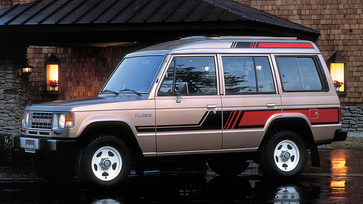 previous generation Mitsubishi Pajero side