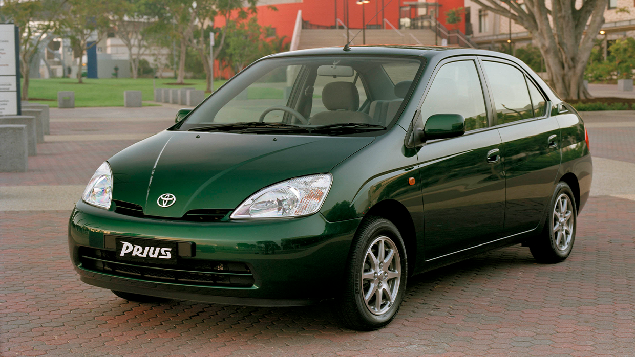 2001 Toyota Prius front 3 4