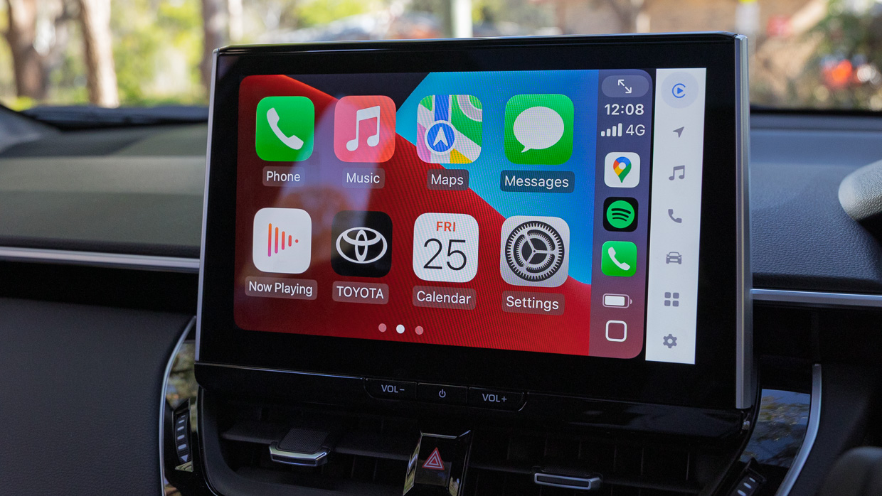 Toyota Corolla Cross Atmos 2025 interior screen