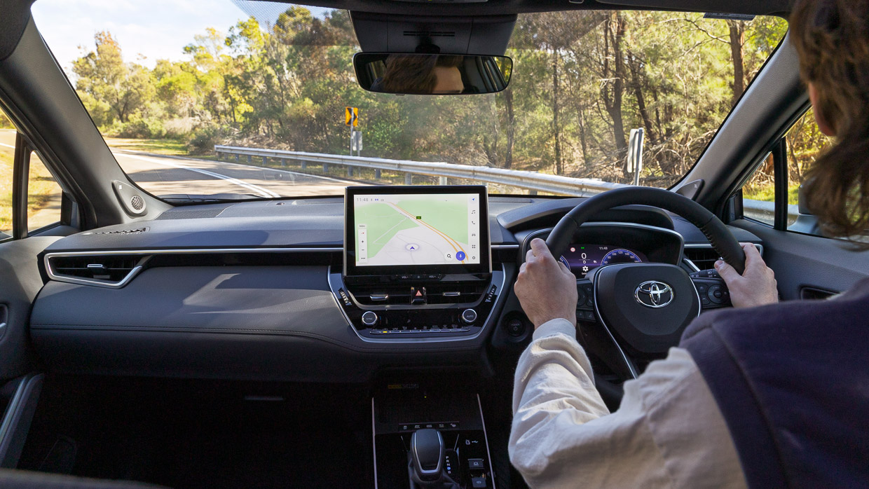 Toyota Corolla Cross Atmos 2025 driving interior