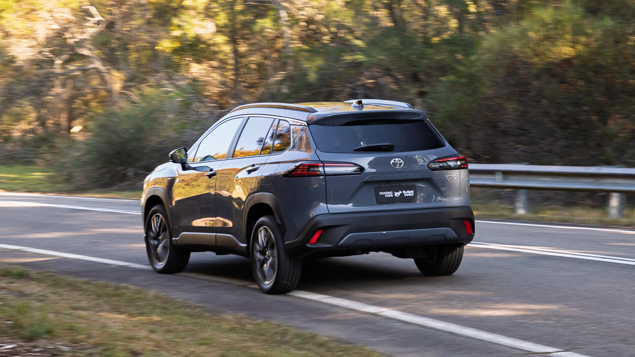 Toyota Corolla Cross Atmos 2025 driving