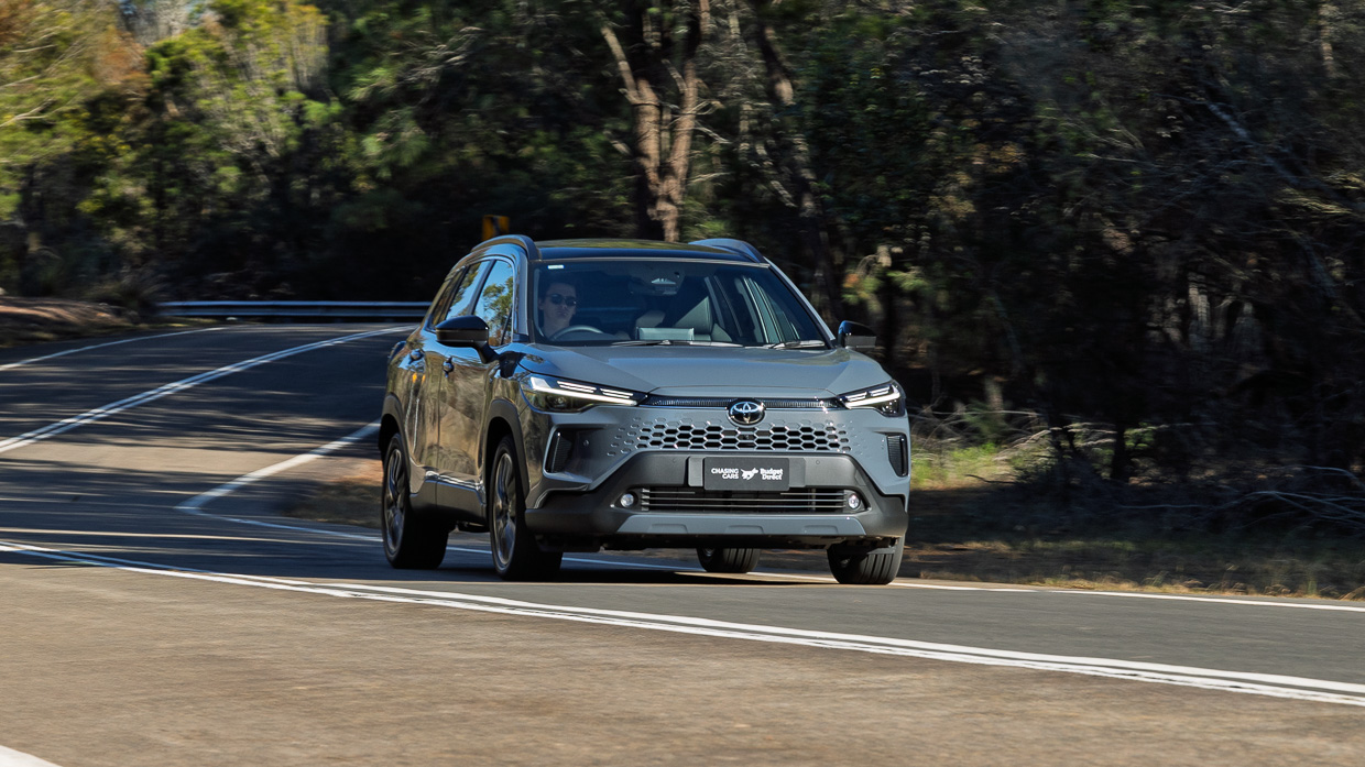 Toyota Corolla Cross Atmos 2025 driving