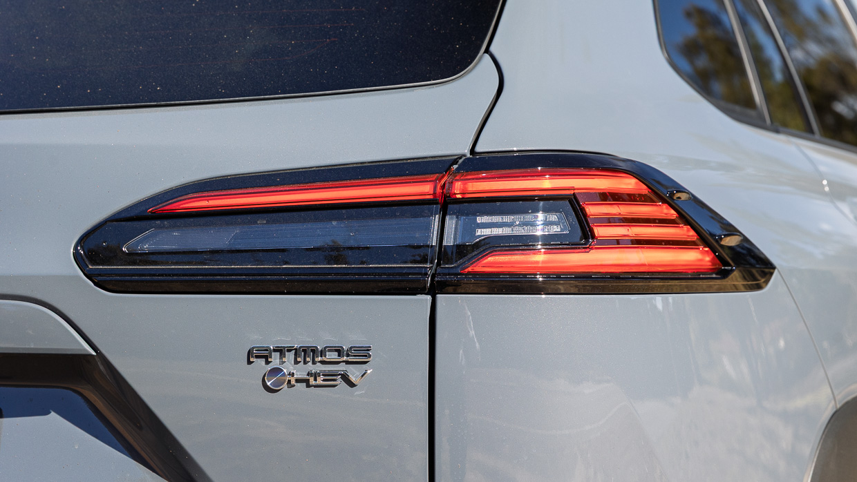 Toyota Corolla Cross Atmos 2025 taillight