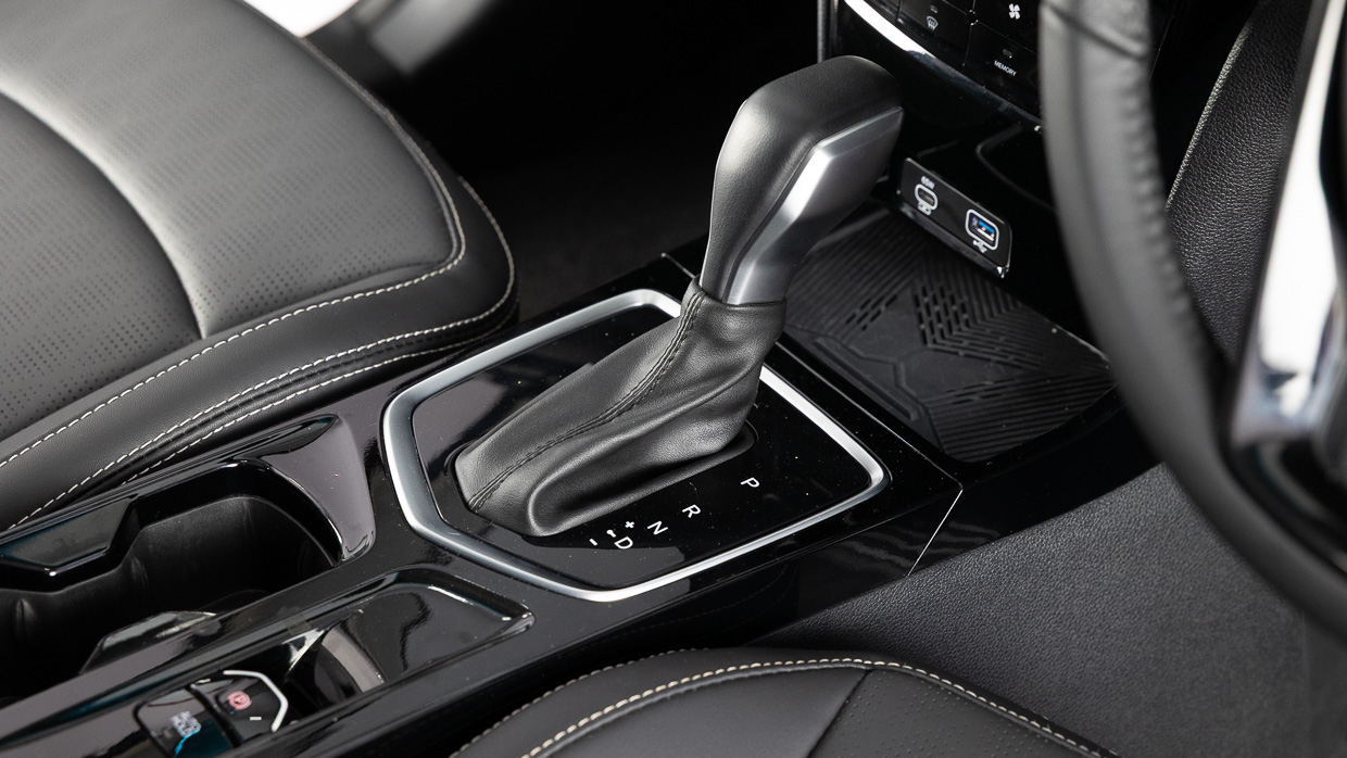 Mahindra XUV3XO AXL7 2025 interior shifter