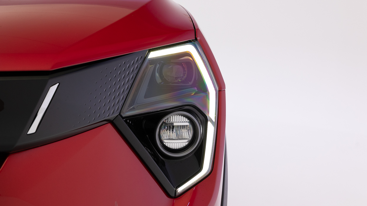 Mahindra XUV3XO AXL7 2025 headlight