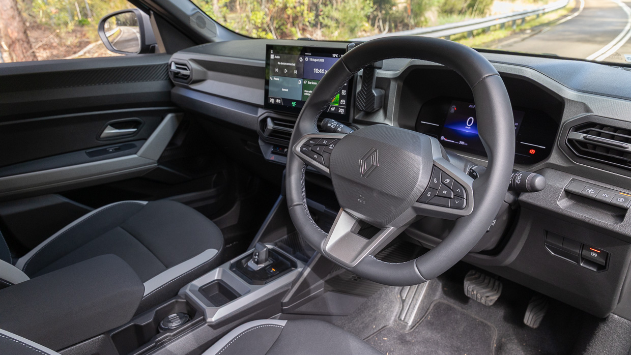 Renault Duster 4x2 Techno 2026 interior