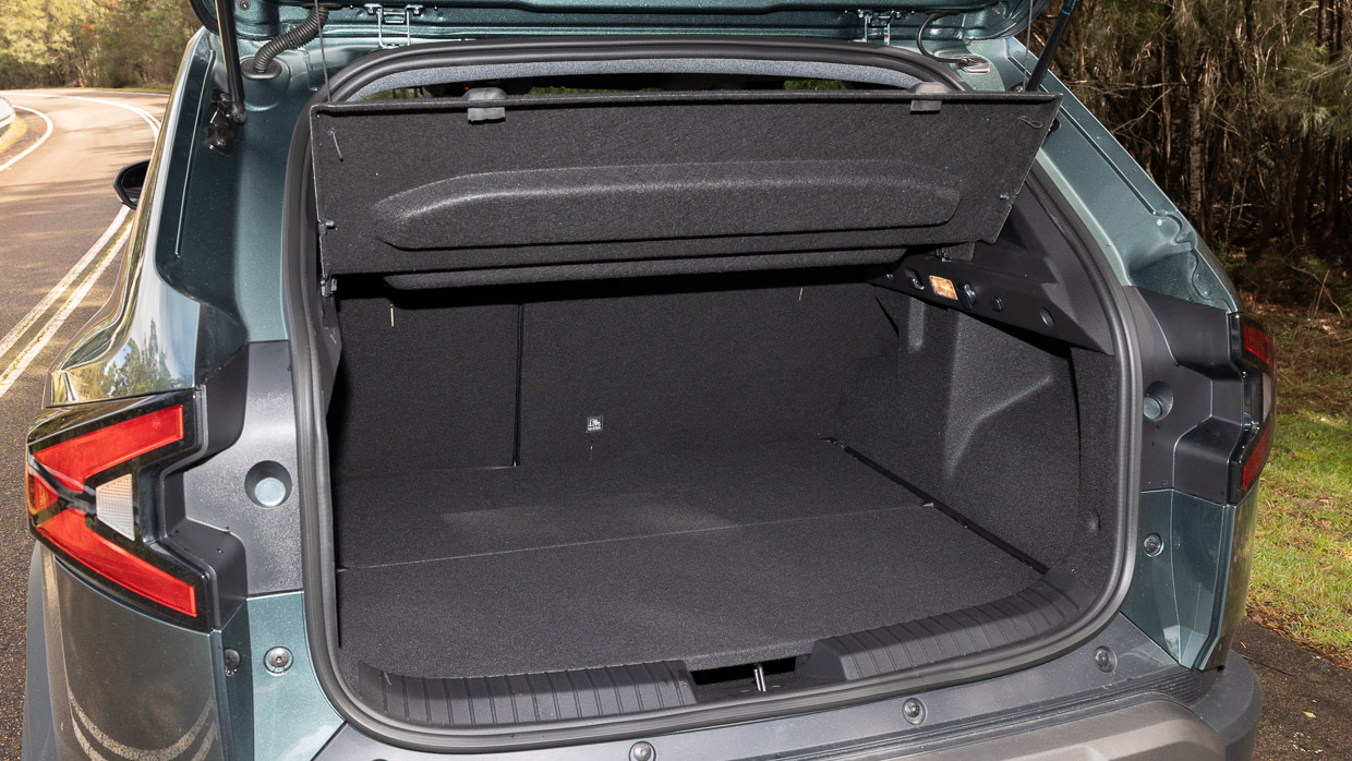 Renault Duster 4x2 Techno 2026 interior boot