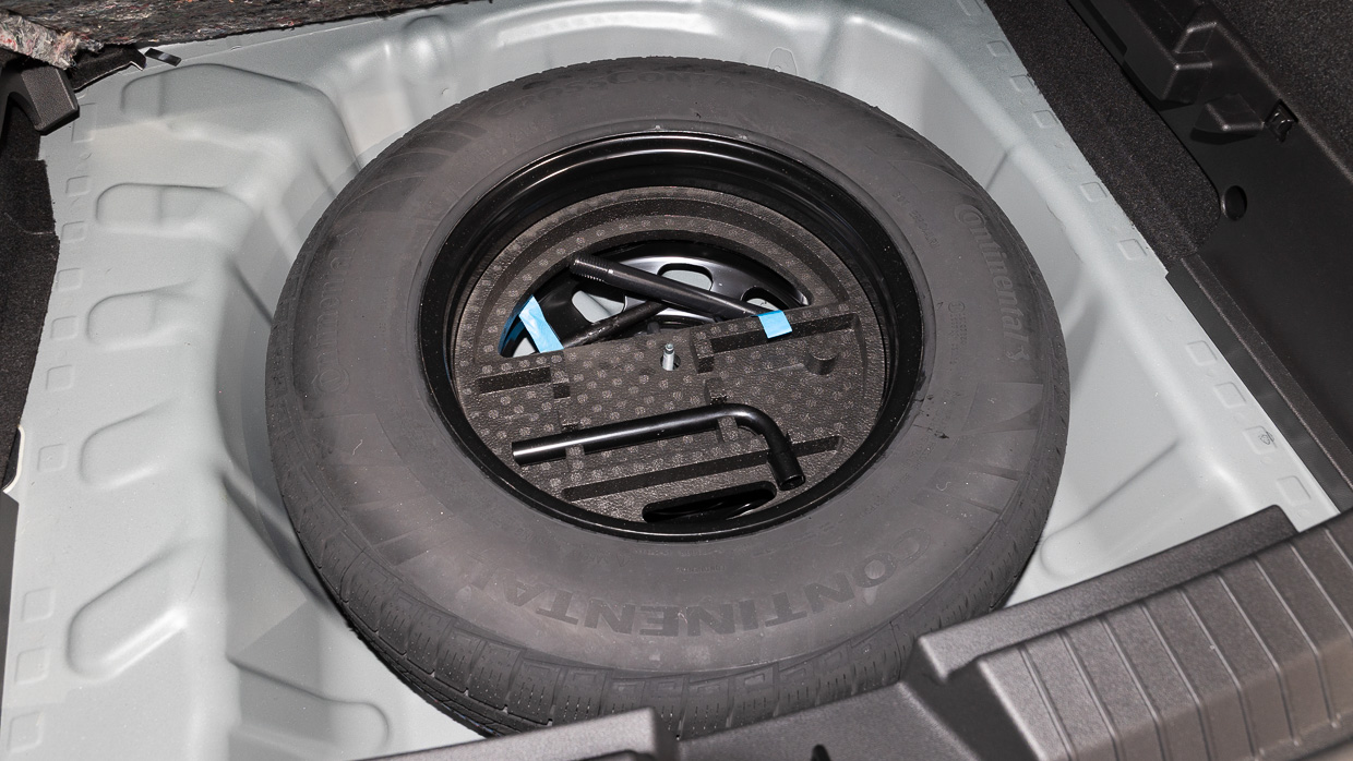 Renault Duster 4x2 Techno 2026 interior boot