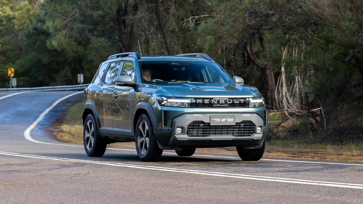 Renault Duster 4x2 Techno 2026 driving