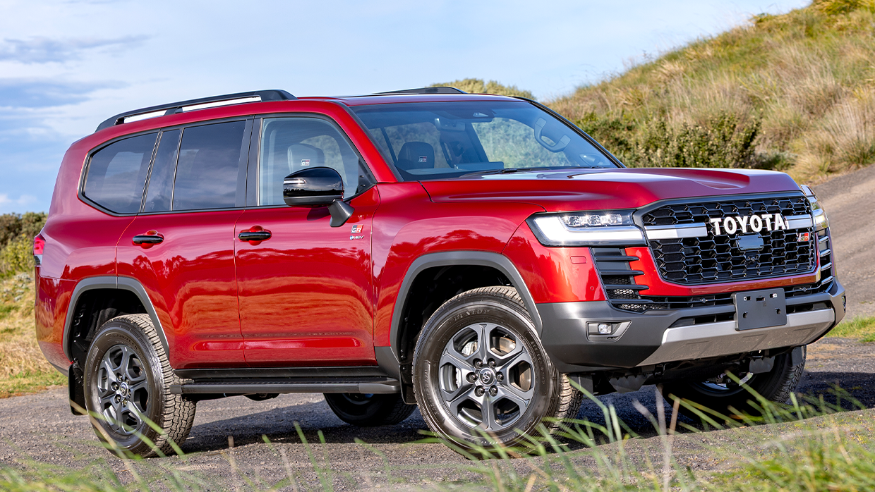 2026 Toyota Landcruiser 300 hybrid front 3 4