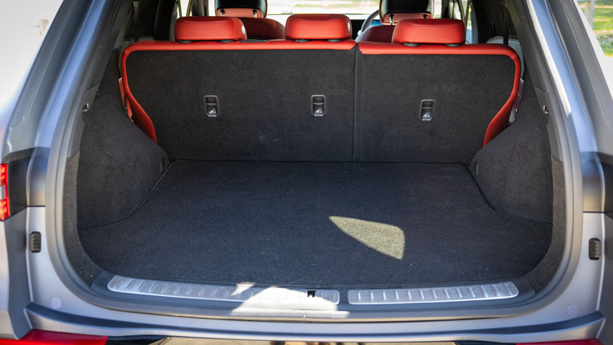 Genesis GV70 3.5 Signature Sport 2025 boot