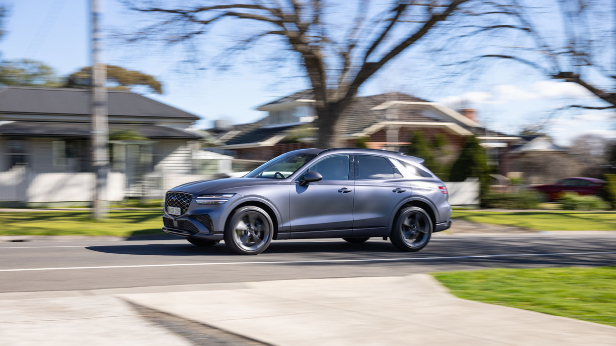 Genesis GV70 3.5 Signature Sport 2025 driving