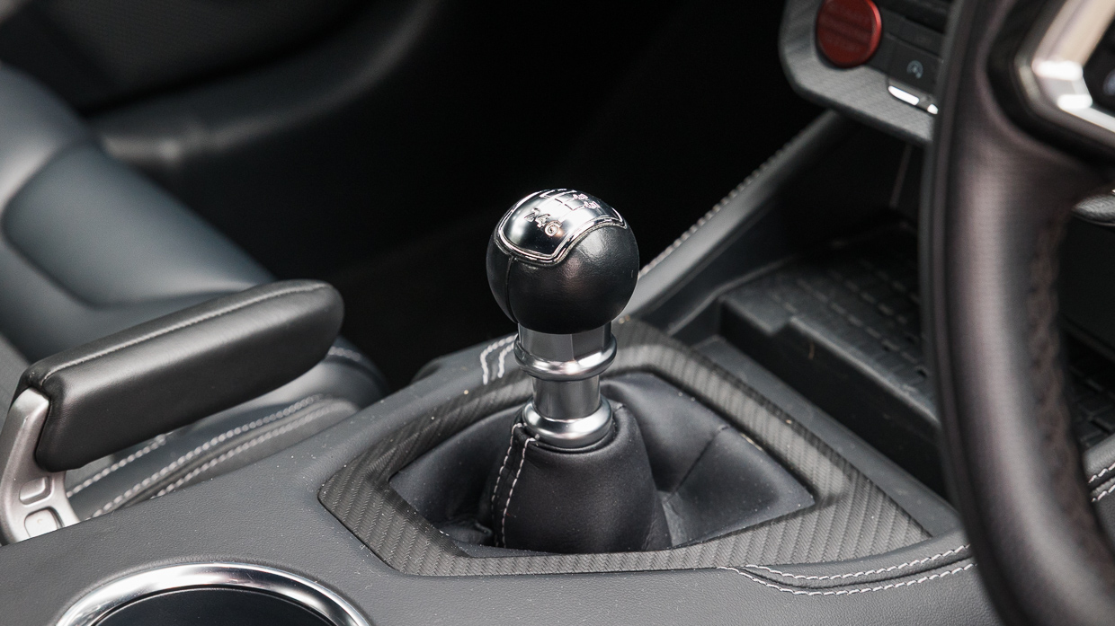 Ford Mustang GT 2025 shifter