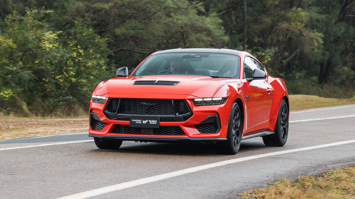 Ford Mustang GT 2025 driving